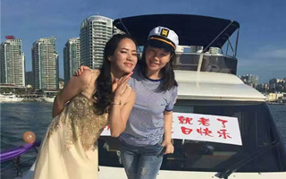 带上您的朋友来一场豪华游艇出海体验